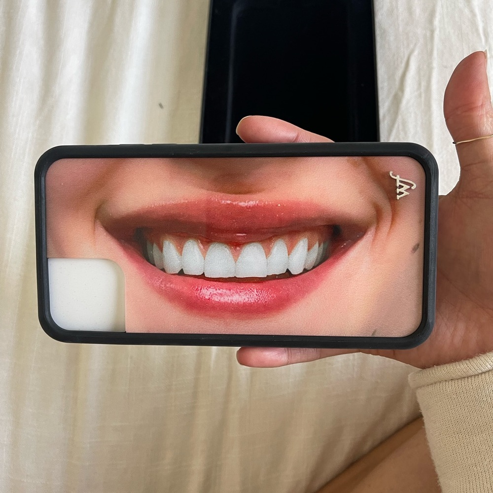 WILDFLOWER smile phone case